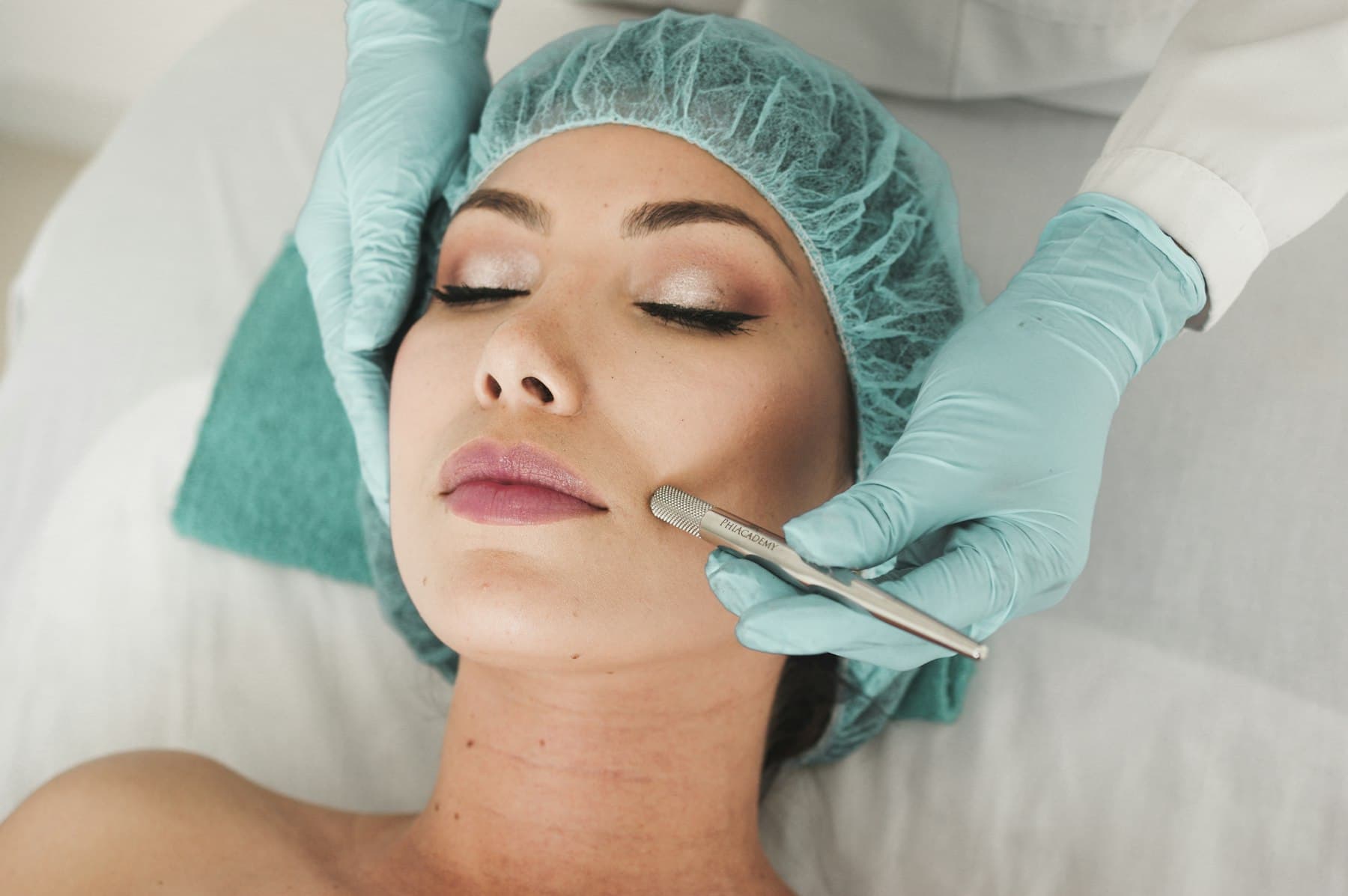 A Dallas dermal filler appointment - a provider in gloves performing a precise aesthetic treatment